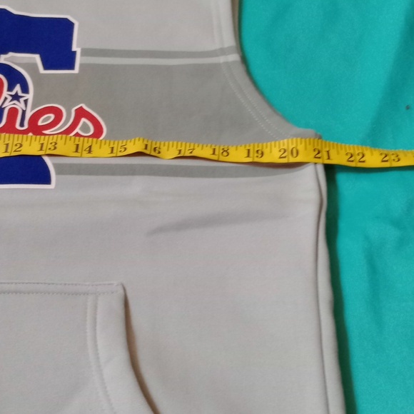 PHILADELPHIA PHILLIES, GRAY SLEEVELESS HOODIE, SIZE ADULT LARGE - Picture 9 of 13